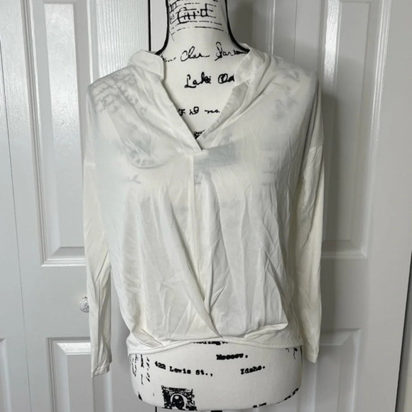 Alya V-Neck White Tee long sleeve small - Picture 1 of 5
